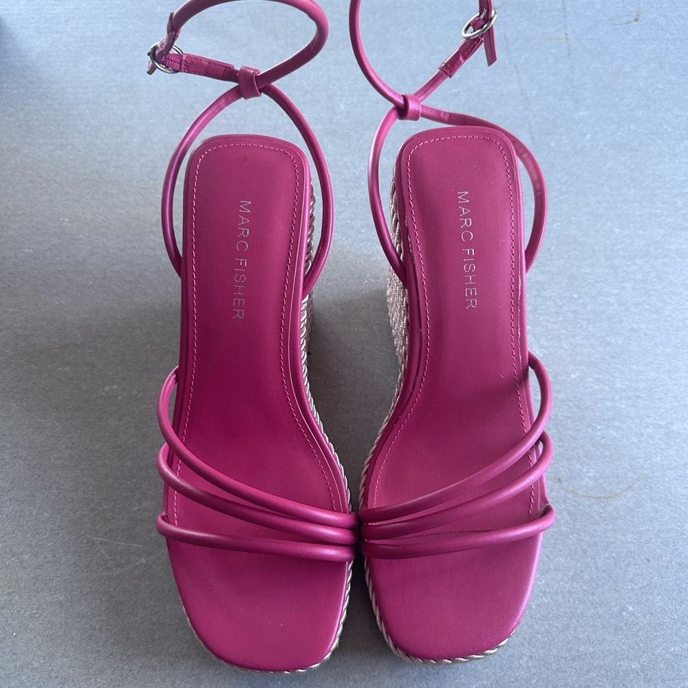 Marc Fisher Women's Pink Strappy Sandals Size 6.5